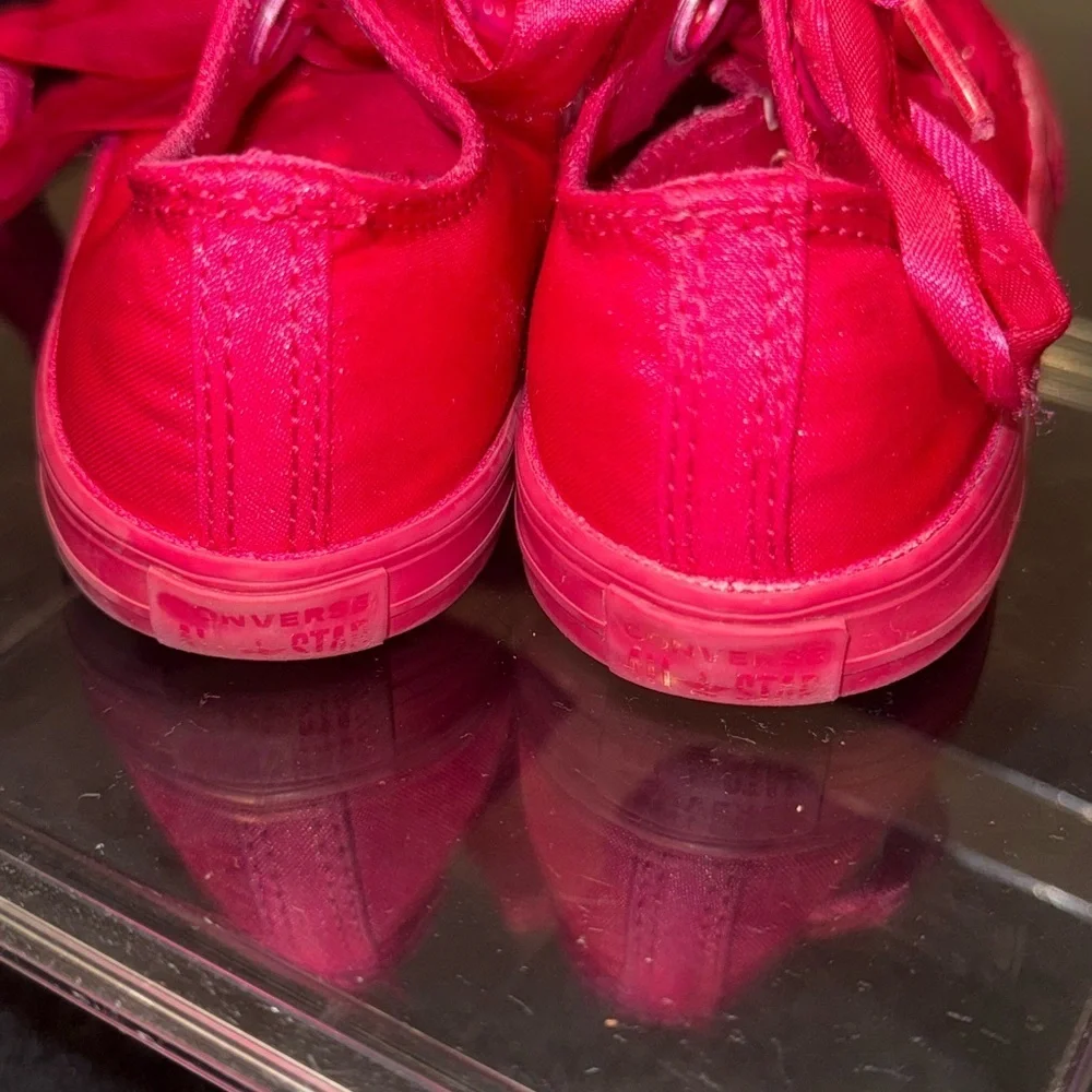 Bold Pink Low-Top Sneakers with Lace-Up Design